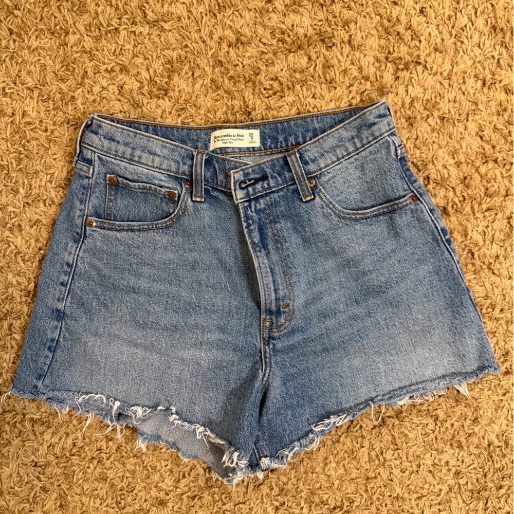 Abercrombie & Fitch 90s Relaxed High Rise Cutoff Shorts